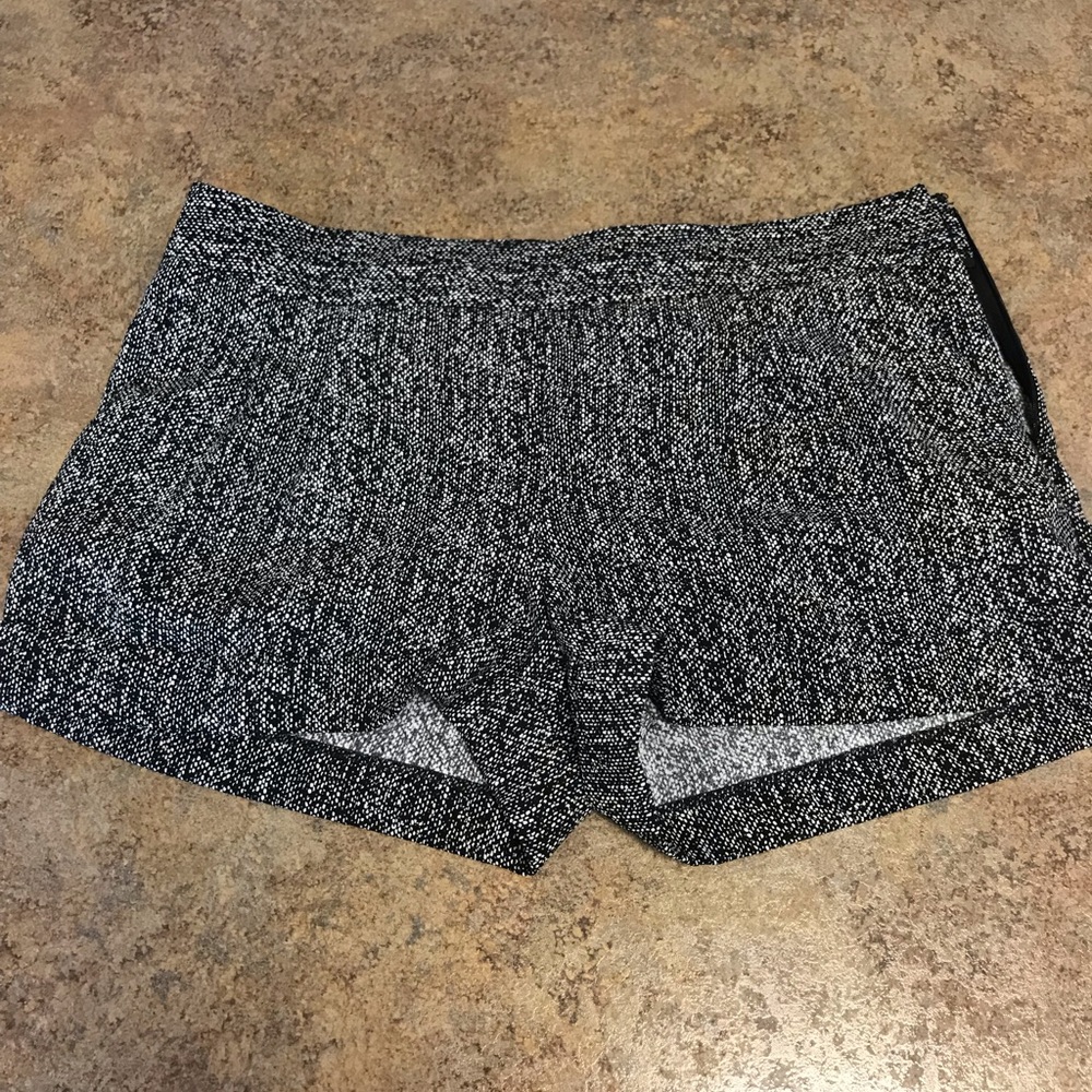 Black and white pattern express dress shorts